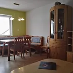 Uriges In Weissenburg Einbaukueche Und Garten Nyaraló *