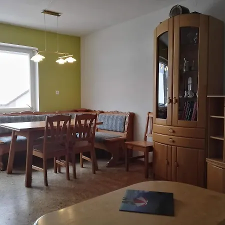 Uriges In Weissenburg Einbaukueche Und Garten بيت للعطل *